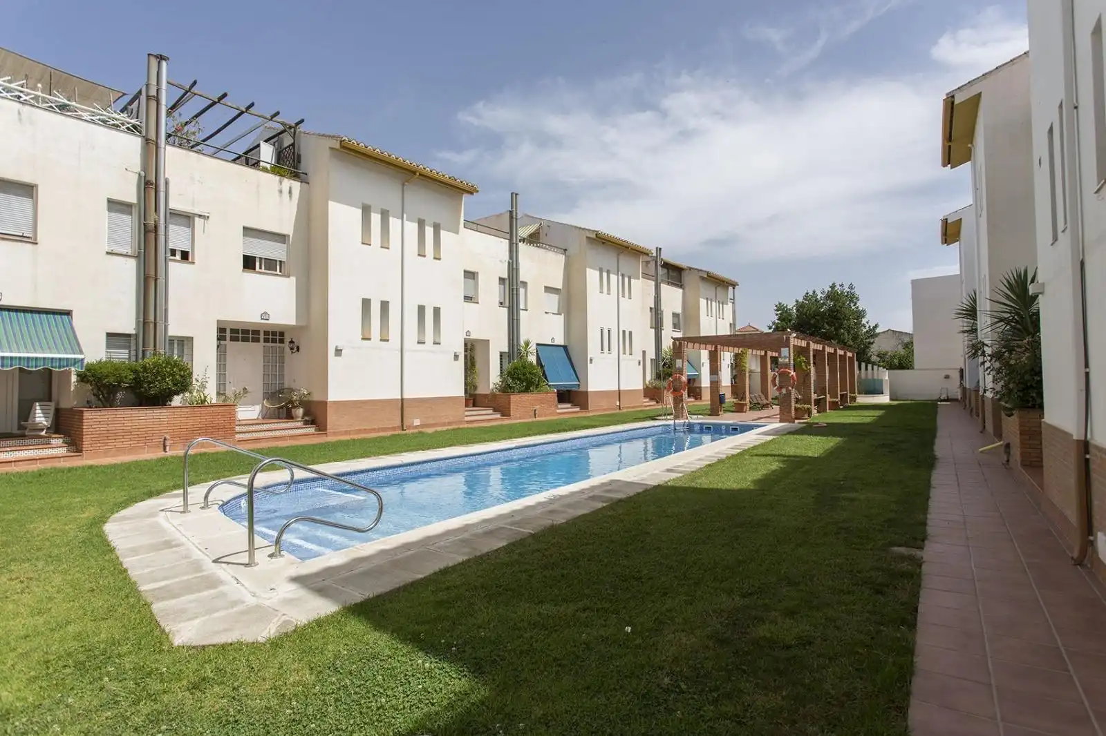 Vista exterior de Casa adosada en venta en Alhendín