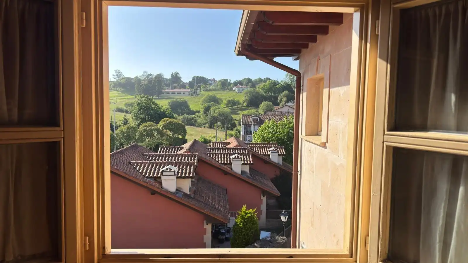 Außenansicht von Maisonette zum Verkauf in Comillas (Cantabria) mit Heizung und Alarm