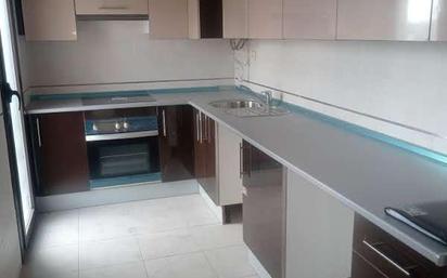 Kitchen of Flat for sale in Villarejo de Salvanés  with Air Conditioner, Heating and Storage room