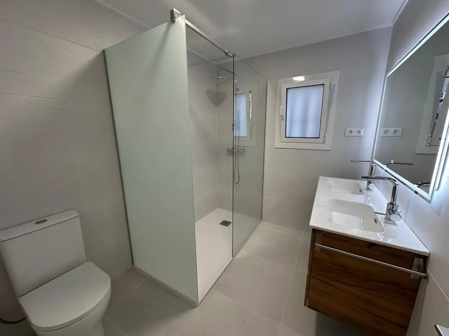 Baño de Piso en venta en Roses con Aire acondicionado, Calefacción y Terraza
