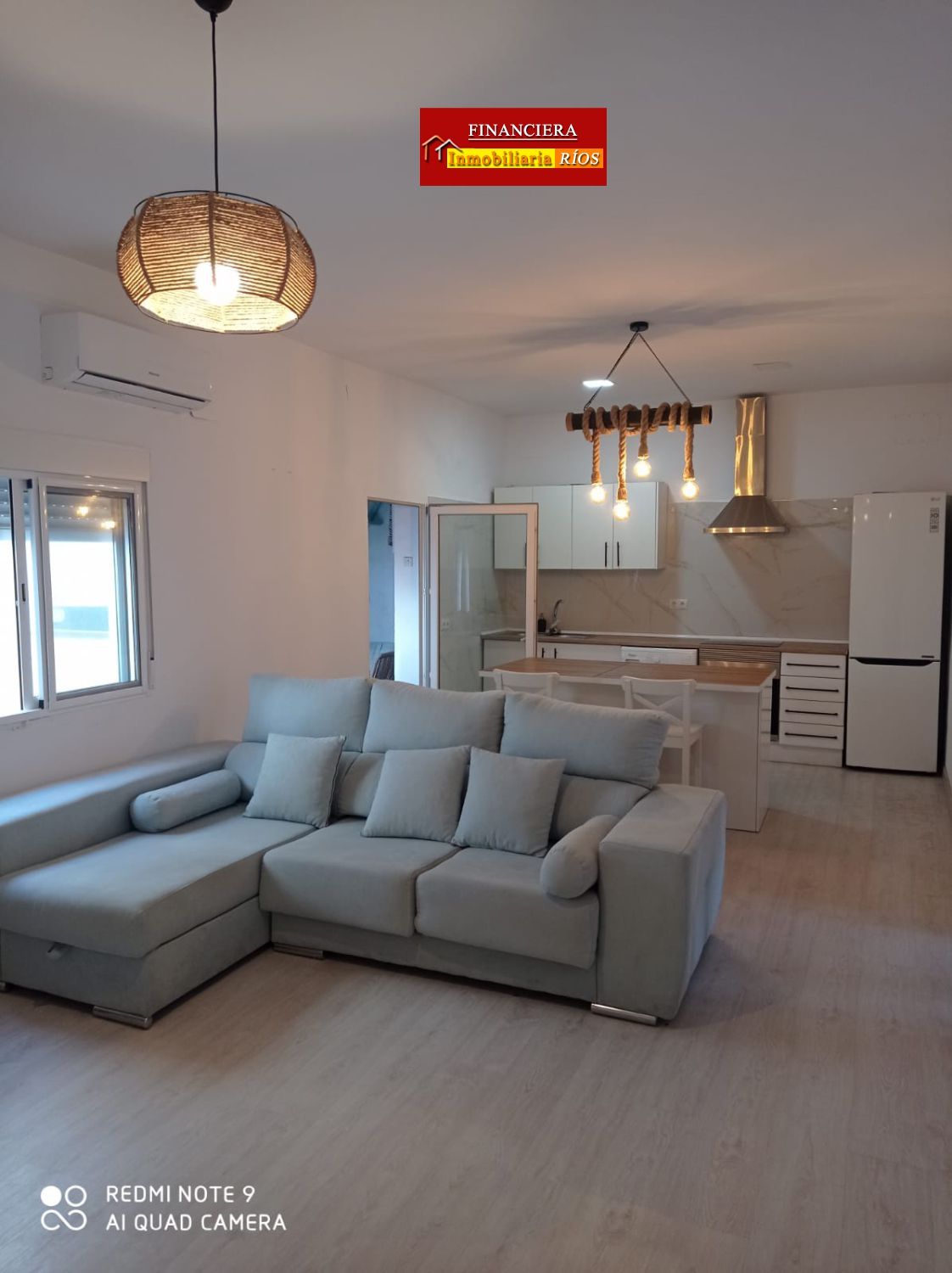 Sala d'estar de Pis en venda en Alcalá de Guadaira amb Aire condicionat i Parquet