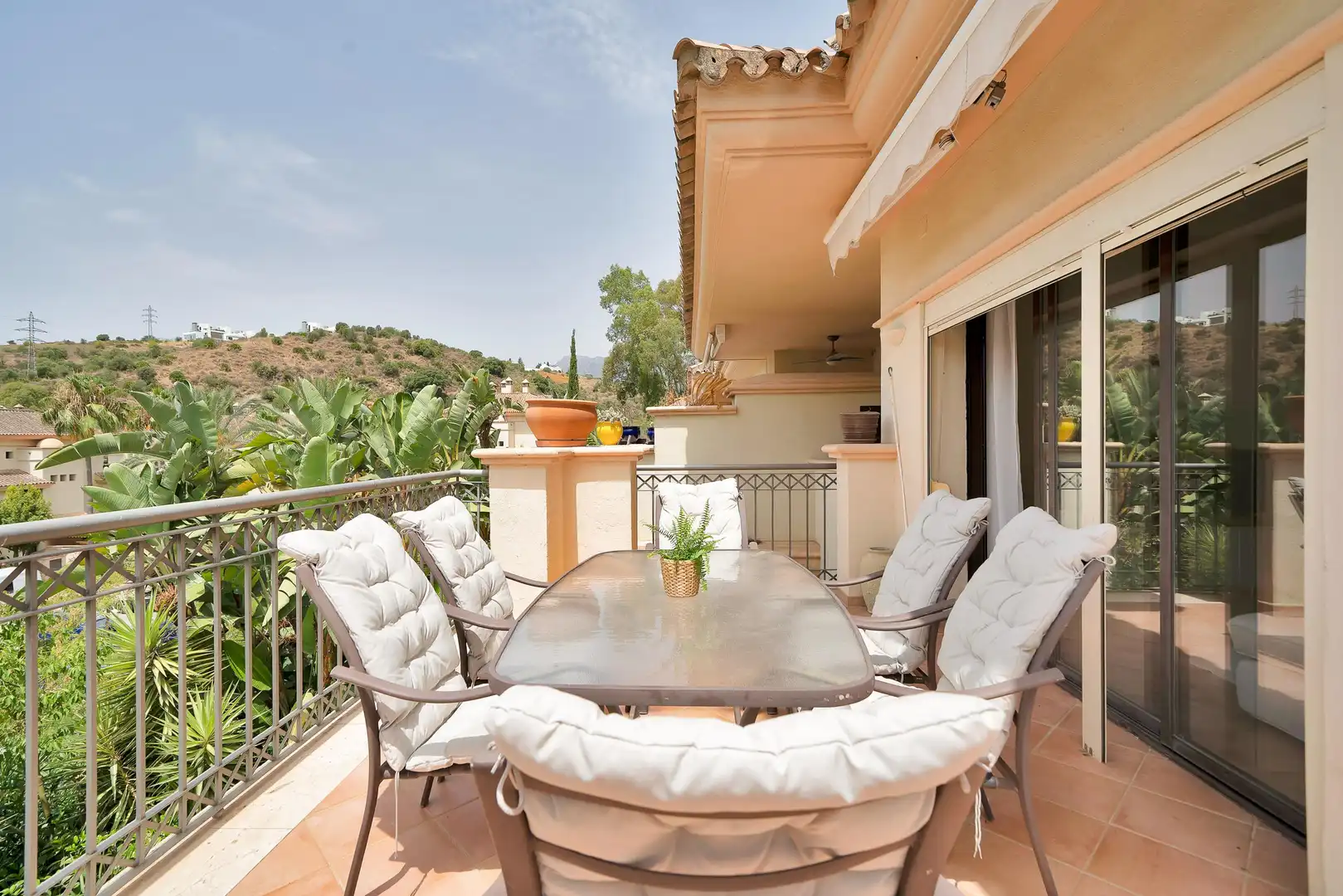 Terrasse von Wohnungen zur Miete in Marbella mit Klimaanlage, Heizung und Privatgarten