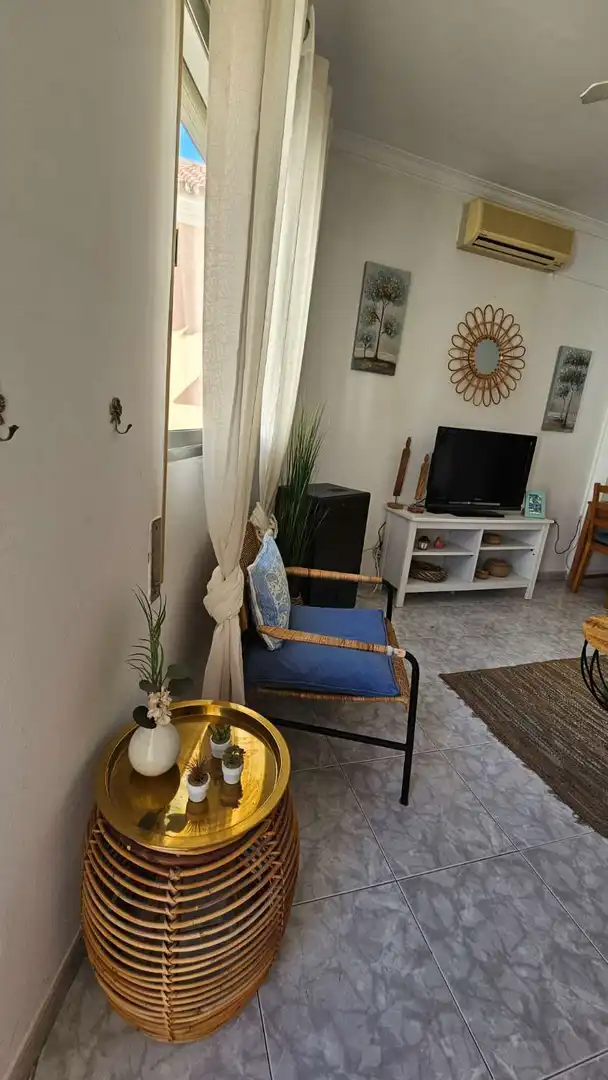 Sala d'estar de Apartament de lloguer en Torremolinos amb Aire condicionat, Calefacció i Terrassa