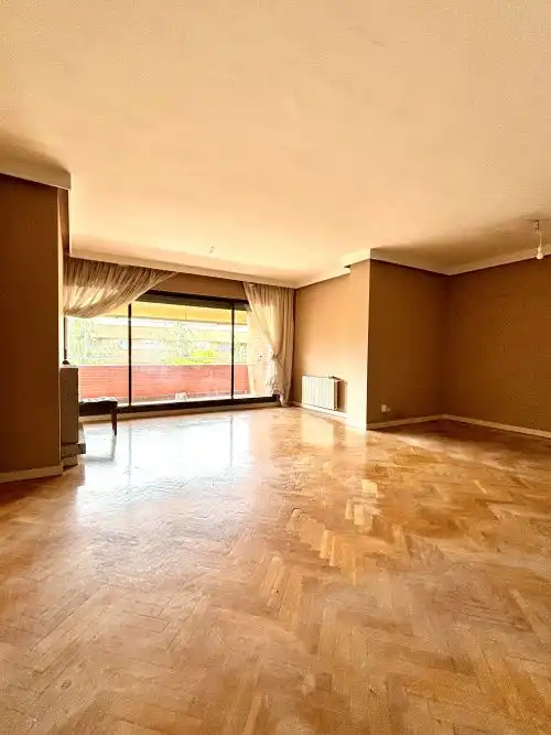 Living room of Flat for rent in Madrid  with Heating, Parquet flooring and Terrace