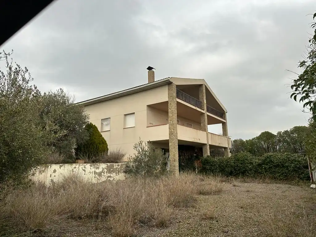 Vista exterior de Terreno en venta en Castelló de Farfanya