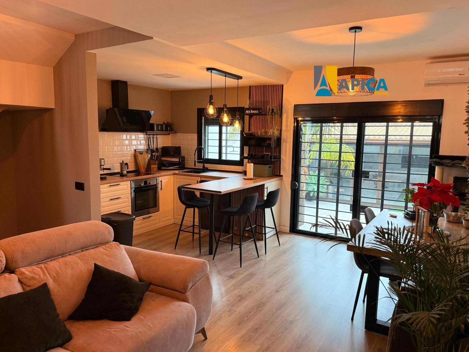 Cuina de Casa adosada en venda en Algeciras amb Aire condicionat, Terrassa i Traster