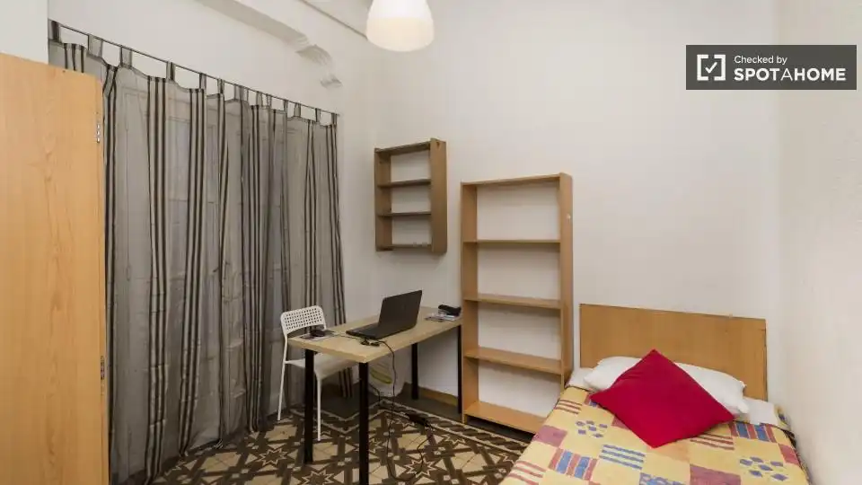 Bedroom of Flat for share in Madrid  with Air Conditioner, Heating and Terrace