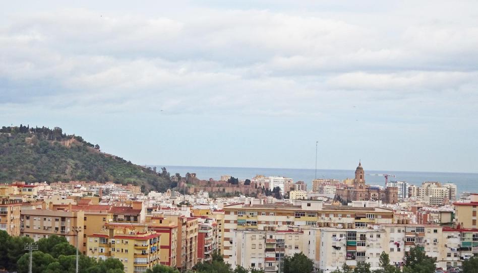 Foto 1 de Casa adosada en venta en San Alberto - La Alcubilla - Florisol, Málaga