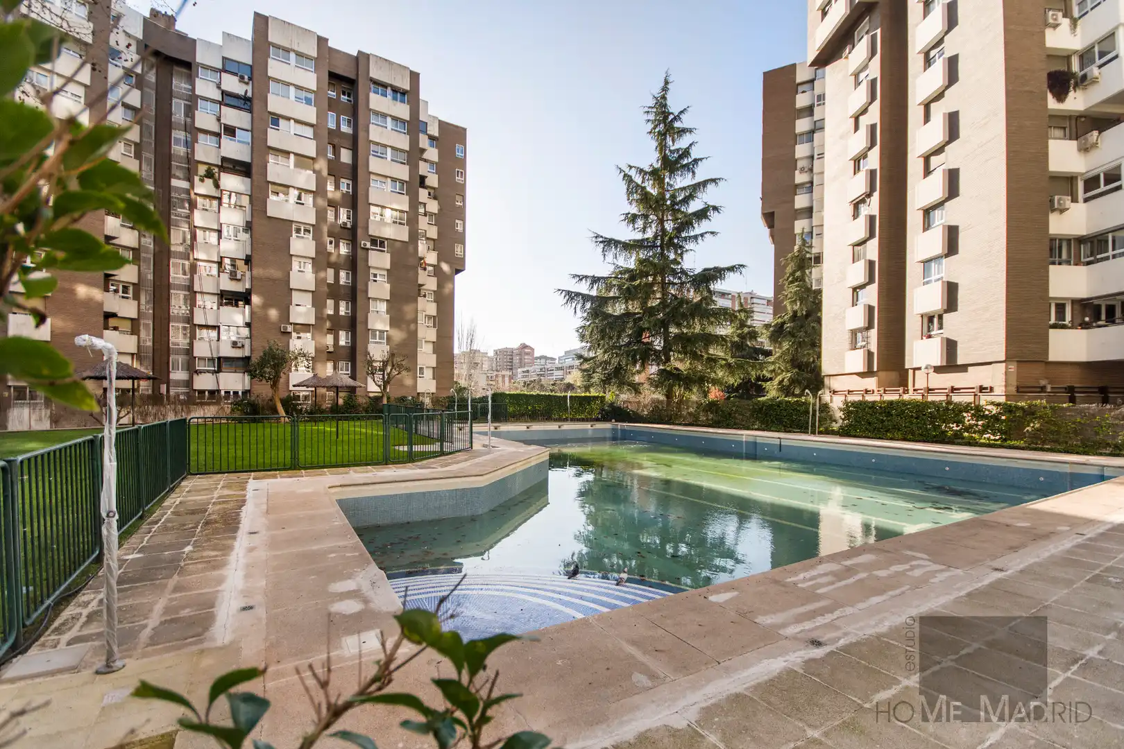Swimming pool of Flat for sale in Madrid  with Air Conditioner, Heating and Parquet flooring