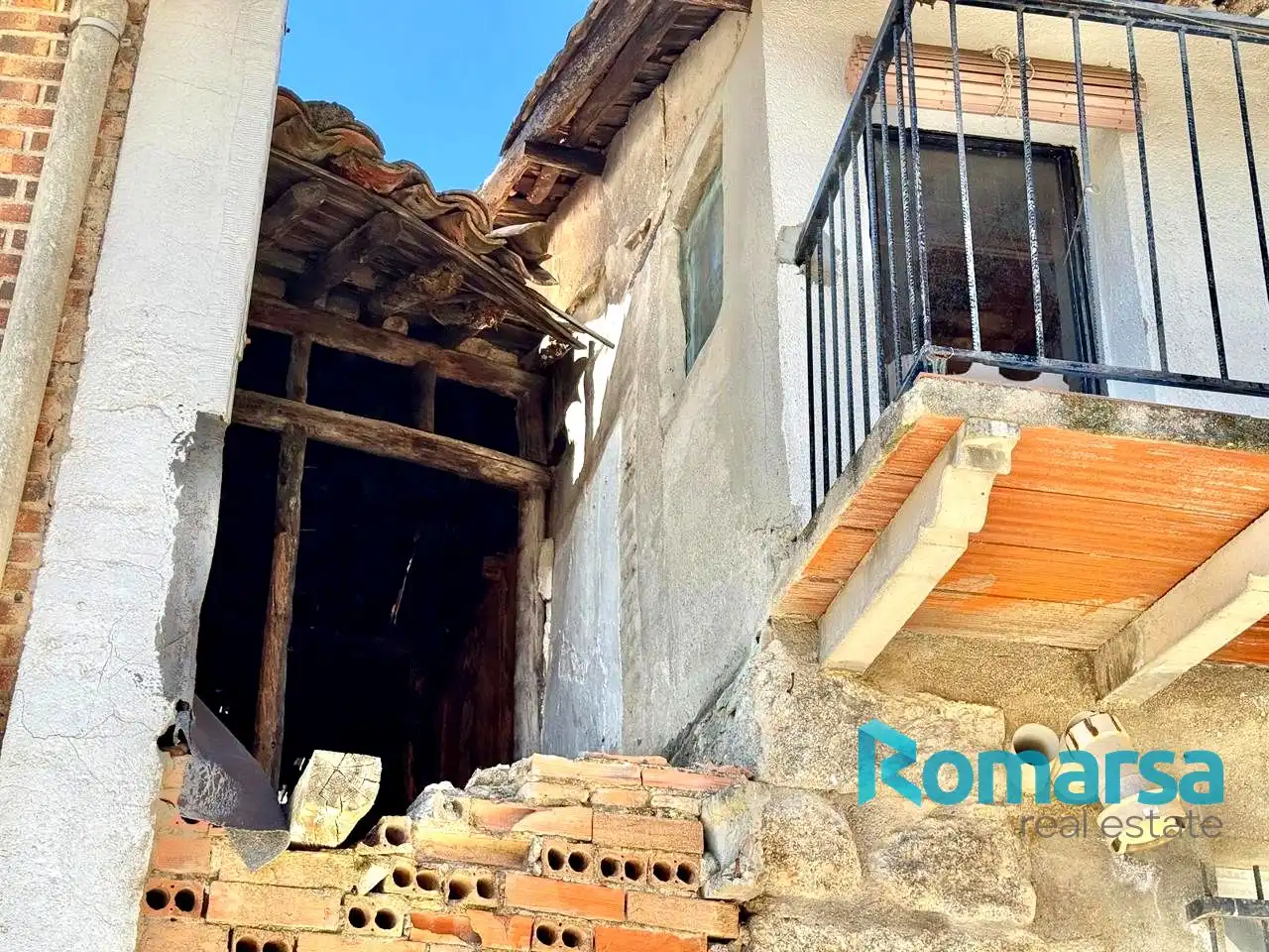 Vista exterior de Finca rústica en venda en Pedro Bernardo amb Aire condicionat