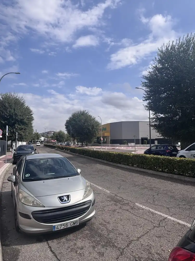 Vista exterior de Garatge en venda en Fresnos I y II
