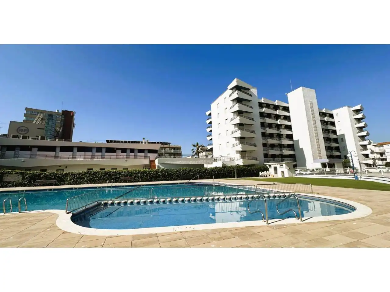 Schwimmbecken von Wohnung zum Verkauf in L'Estartit mit Klimaanlage, Parkett und Terrasse