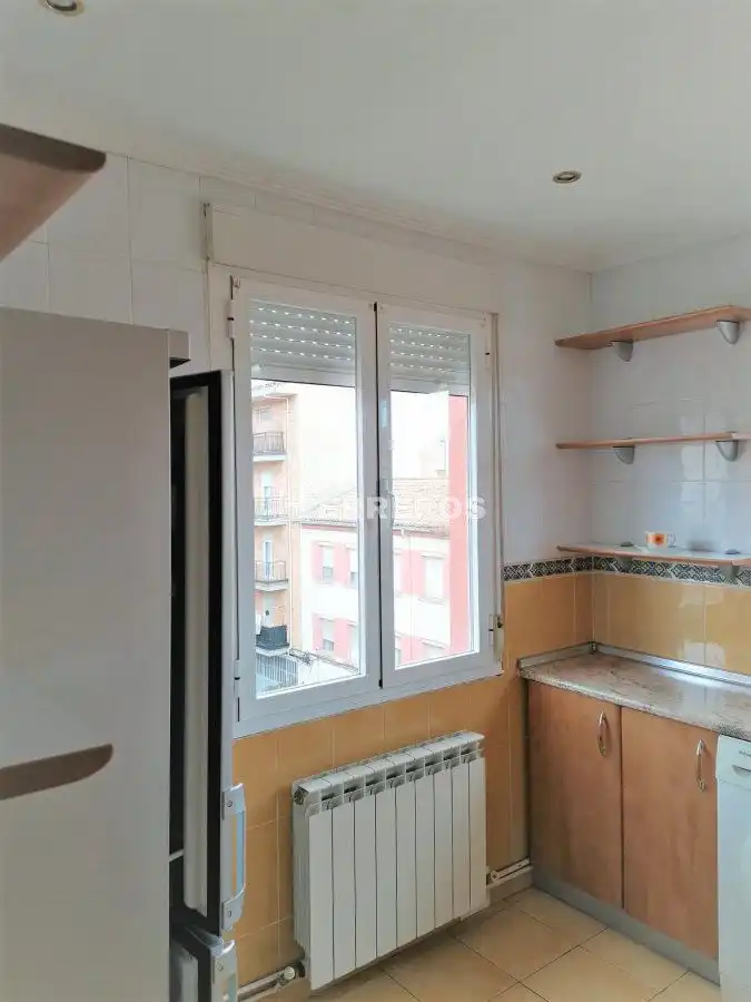 Vista exterior de Apartament en venda en  Logroño amb Calefacció i Parquet