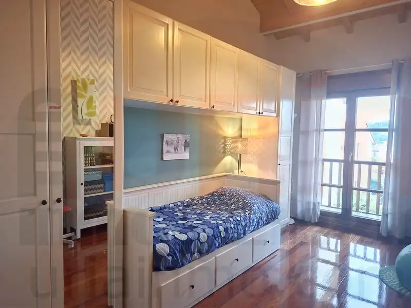 Habitación de Casa o chalet en venta en Sariego con Calefacción, Terraza y Trastero