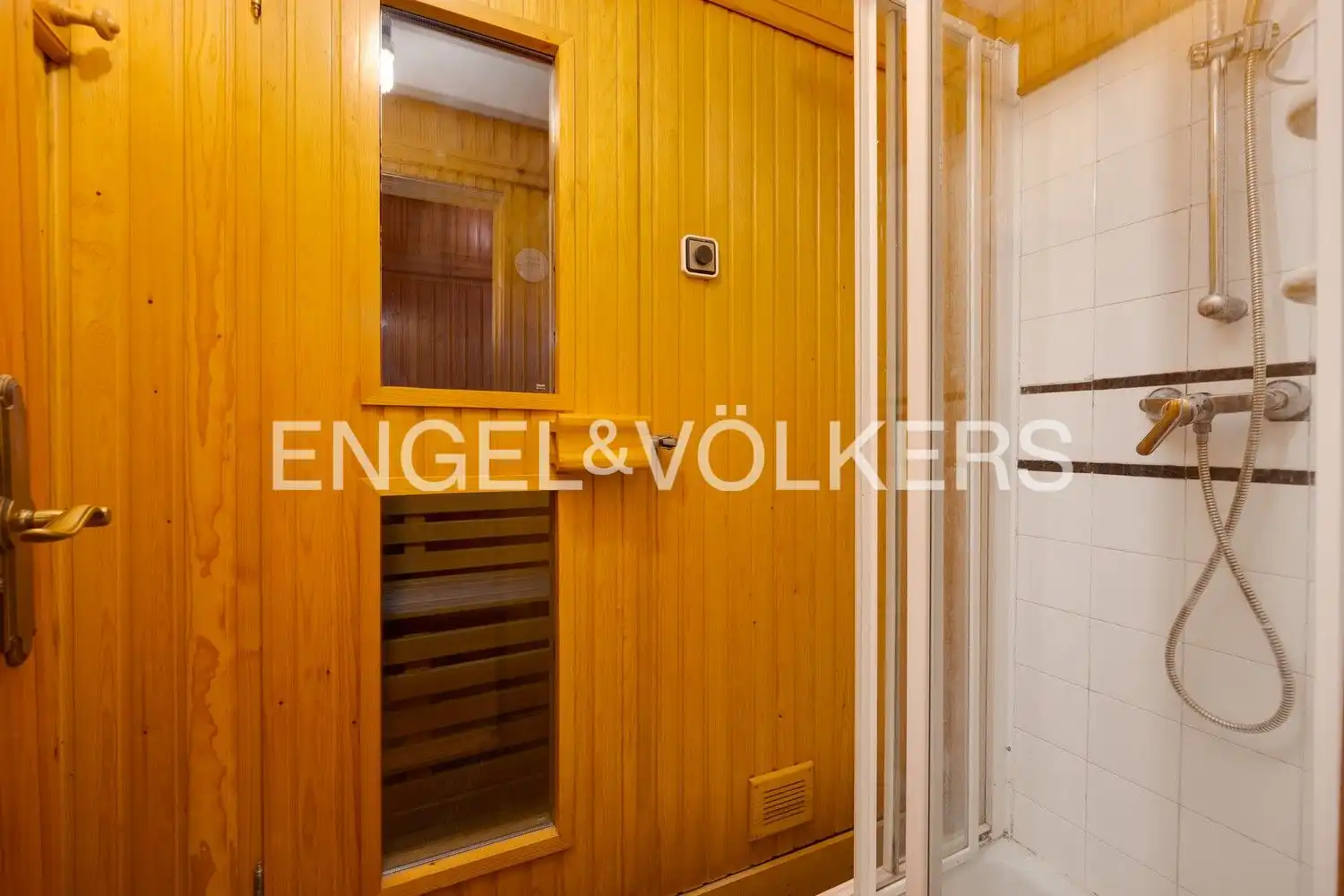 Bathroom of Flat for sale in Torrevieja  with Air Conditioner, Heating and Private garden