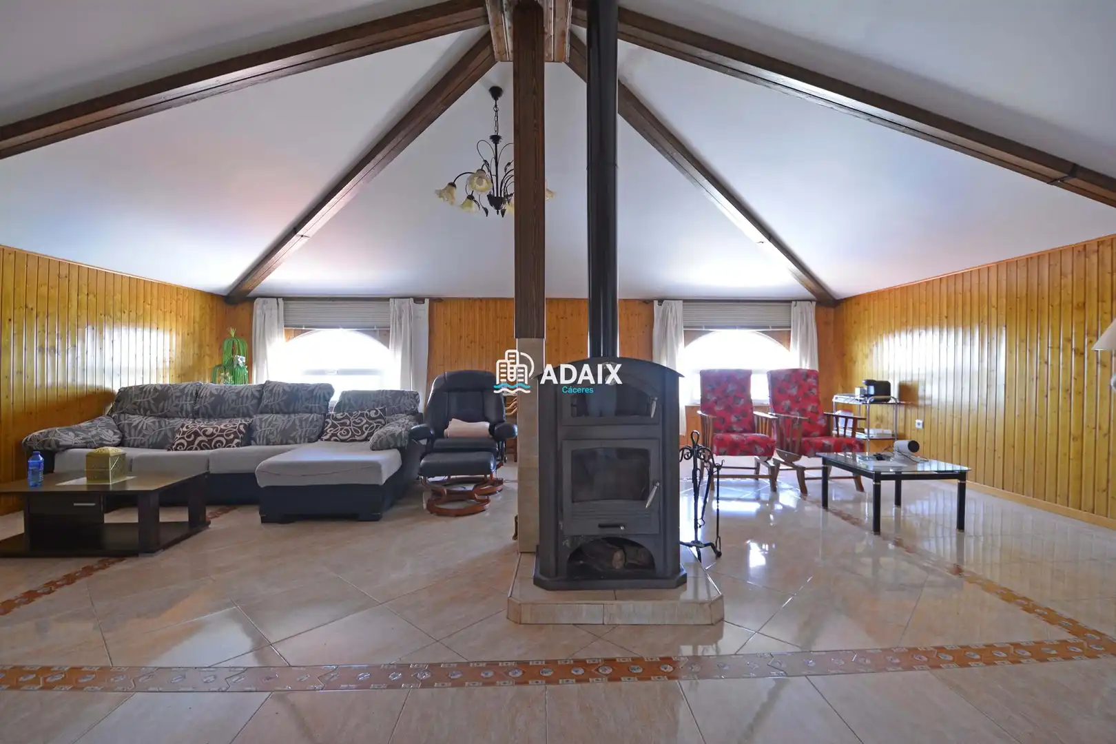Sala d'estar de Casa o xalet en venda en Malpartida de Cáceres amb Aire condicionat, Calefacció i Jacuzzi