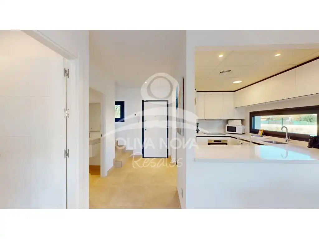 Detached homes for sale in Calle Degas, Oliva Nova