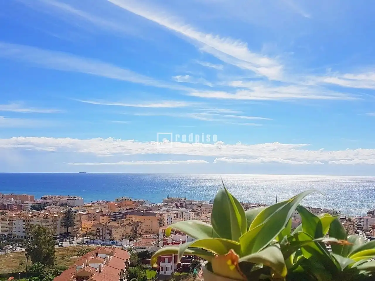 Vista exterior de Ático en venta en Rincón de la Victoria con Aire acondicionado, Calefacción y Jardín privado