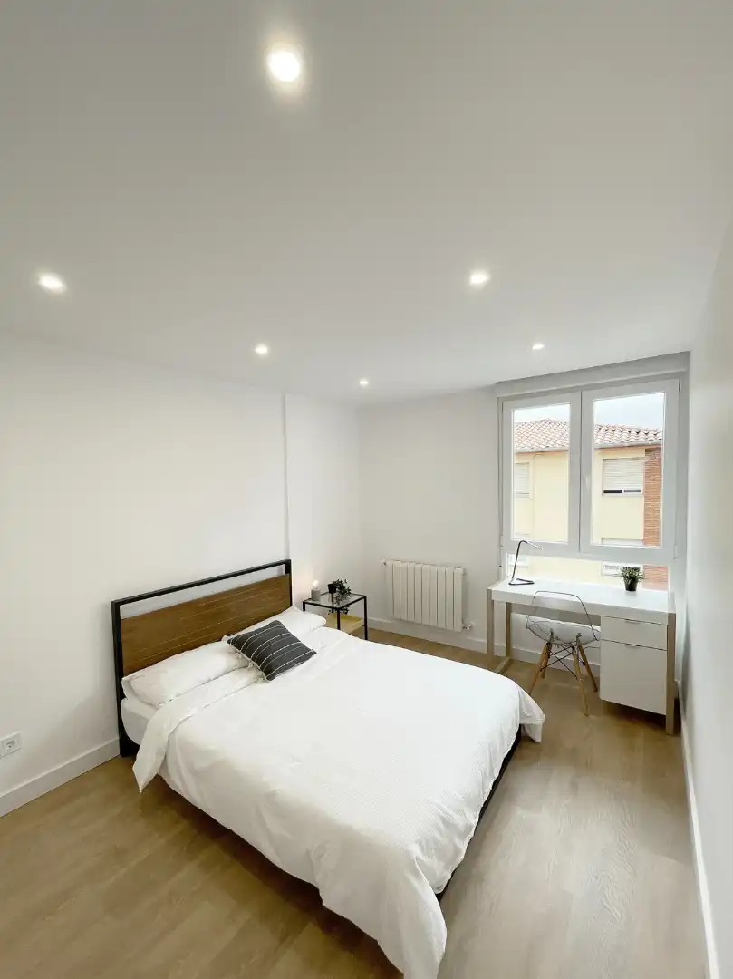 Dormitori de Apartament en venda en Santander amb Calefacció, Parquet i Moblat