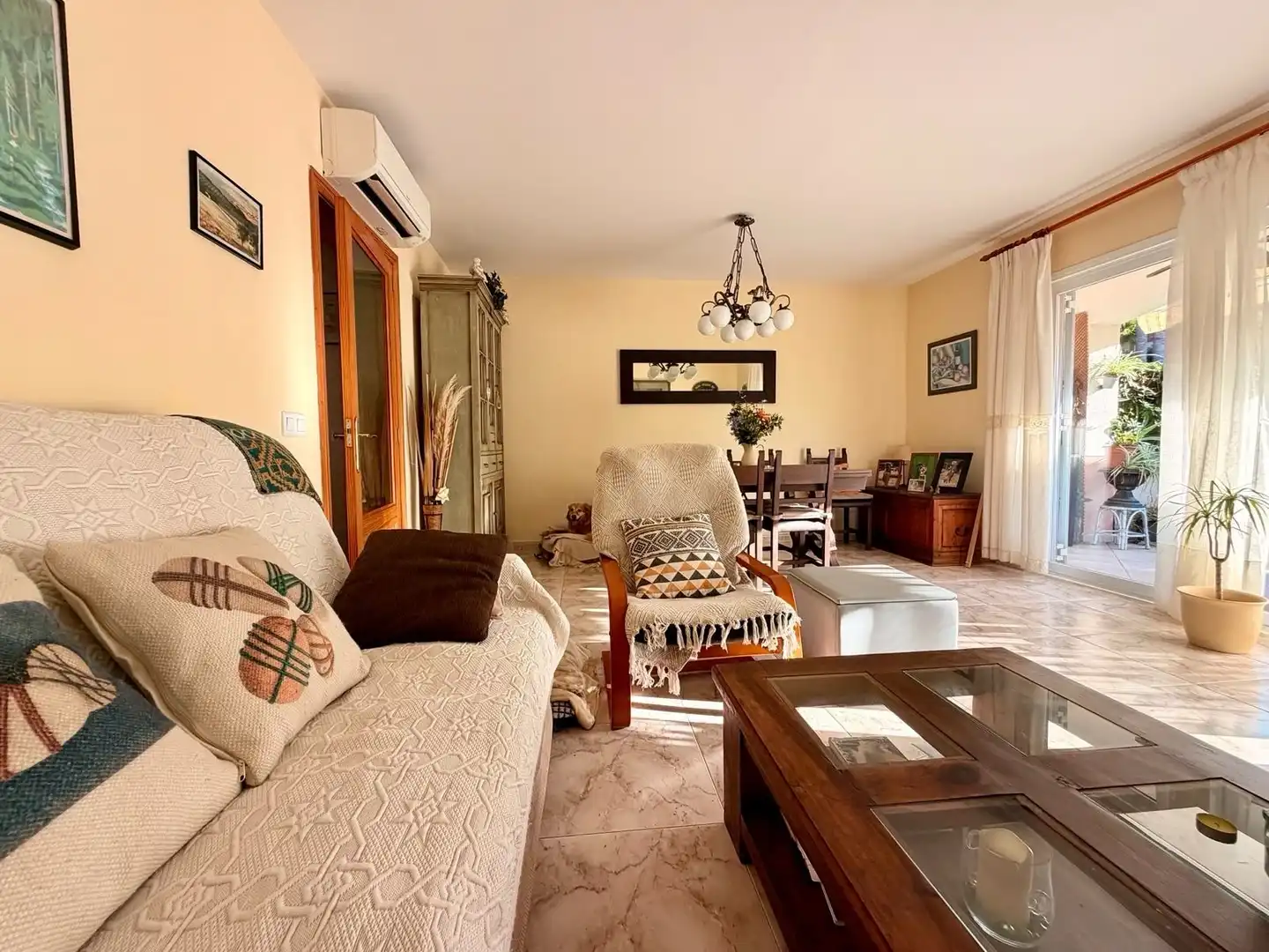 Sala d'estar de Casa adosada en venda en Alcúdia amb Aire condicionat, Calefacció i Jardí privat