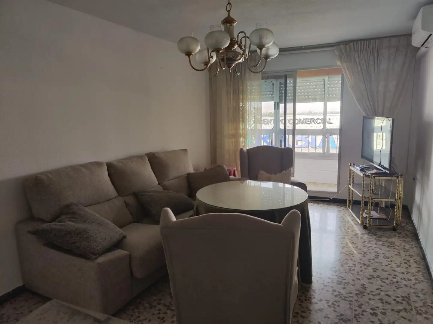 Living room of Flat for rent in Granada  with Air Conditioner, Terrace and Balcony