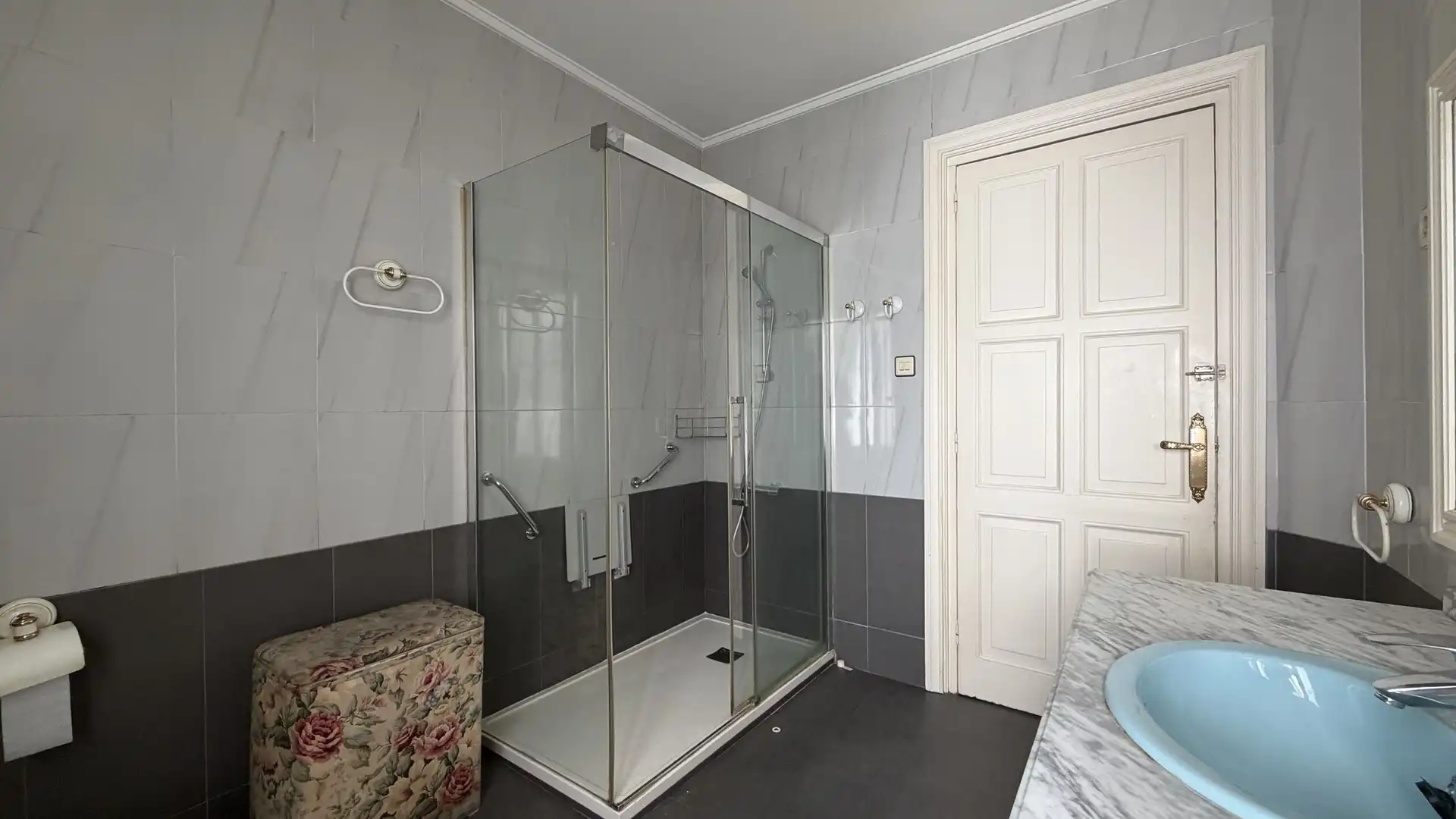 Baño de Piso en venta en Getxo  con Calefacción, Trastero y Balcón