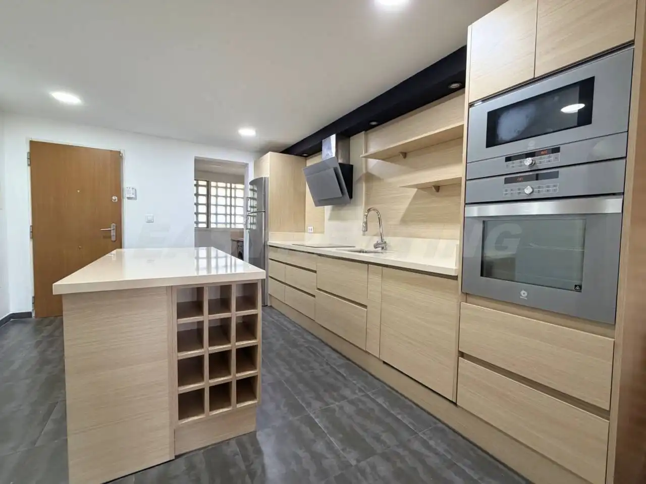 Cocina de Piso en venta en La Línea de la Concepción con Terraza, Amueblado y Alarma