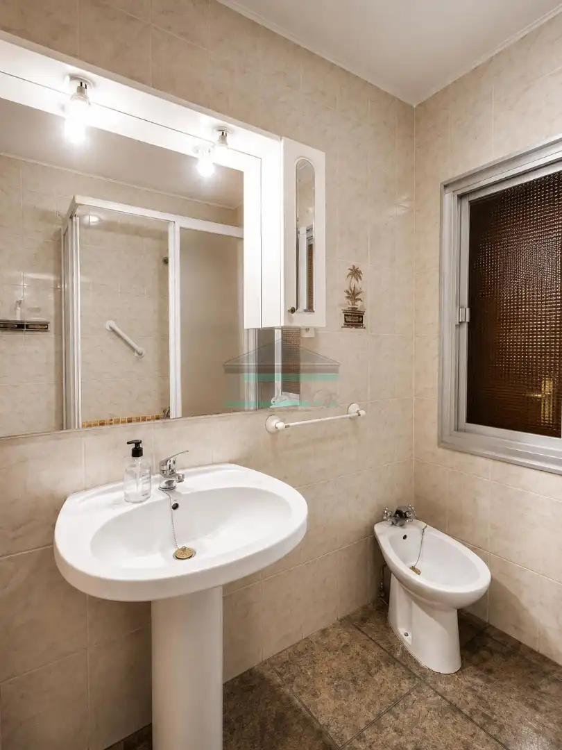 Bathroom of Flat for rent in Granada  with Air Conditioner, Furnished and Oven