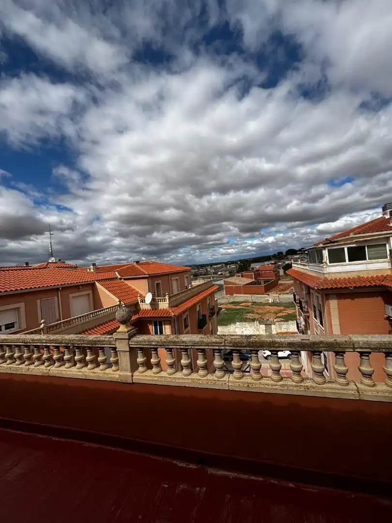 Außenansicht von Wohnung zum Verkauf in Quintanar del Rey mit Klimaanlage, Heizung und Terrasse