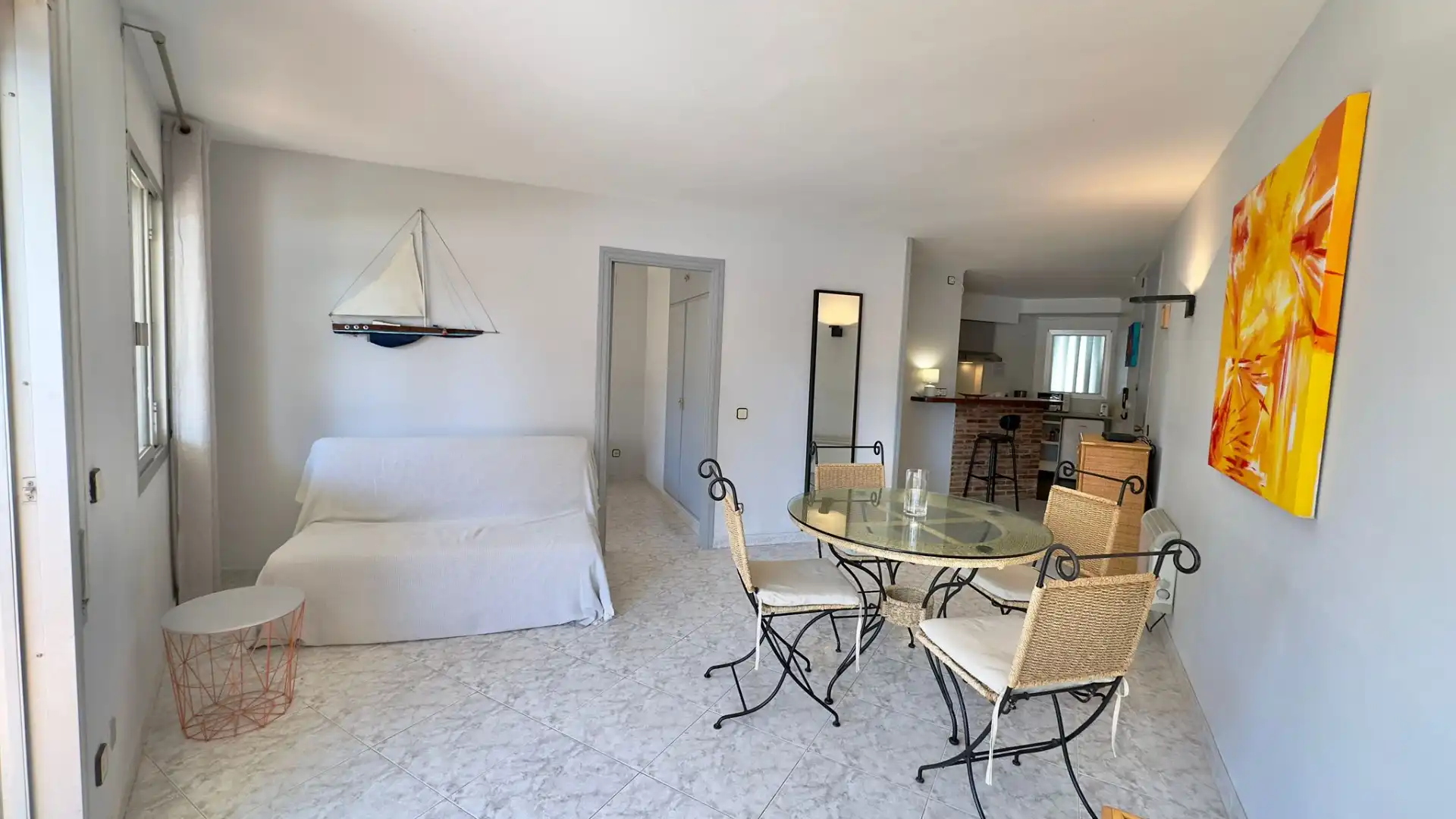 Sala de estar de Piso en venta en L'Estartit con Terraza, Amueblado y Lavadora