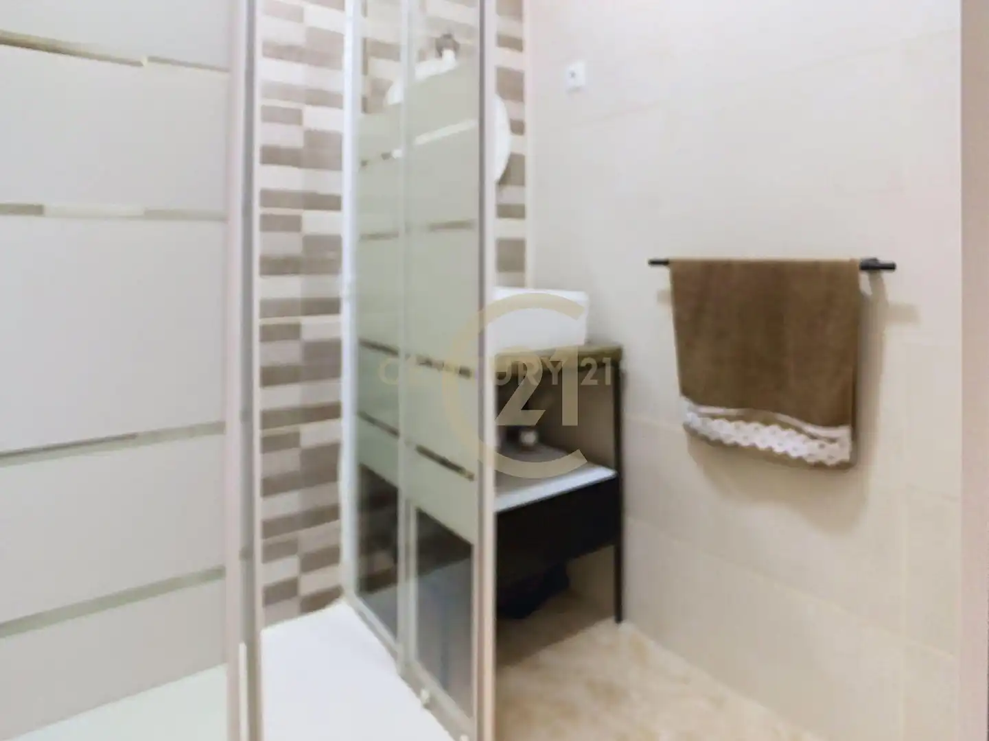 Baño de Apartamento de alquiler en Benalmádena con Aire acondicionado, Piscina y Microondas