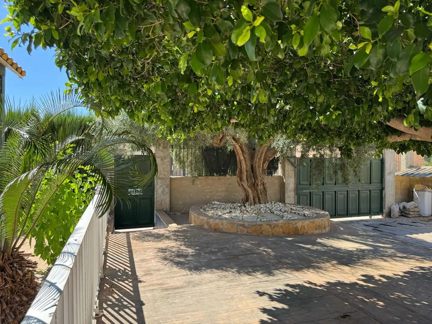 Vista exterior de Casa o xalet en venda en Orihuela amb Aire condicionat, Jardí privat i Traster