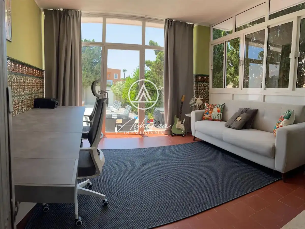 Sala de estar de Casa o chalet en venta en Roquetas de Mar con Aire acondicionado, Calefacción y Jardín privado