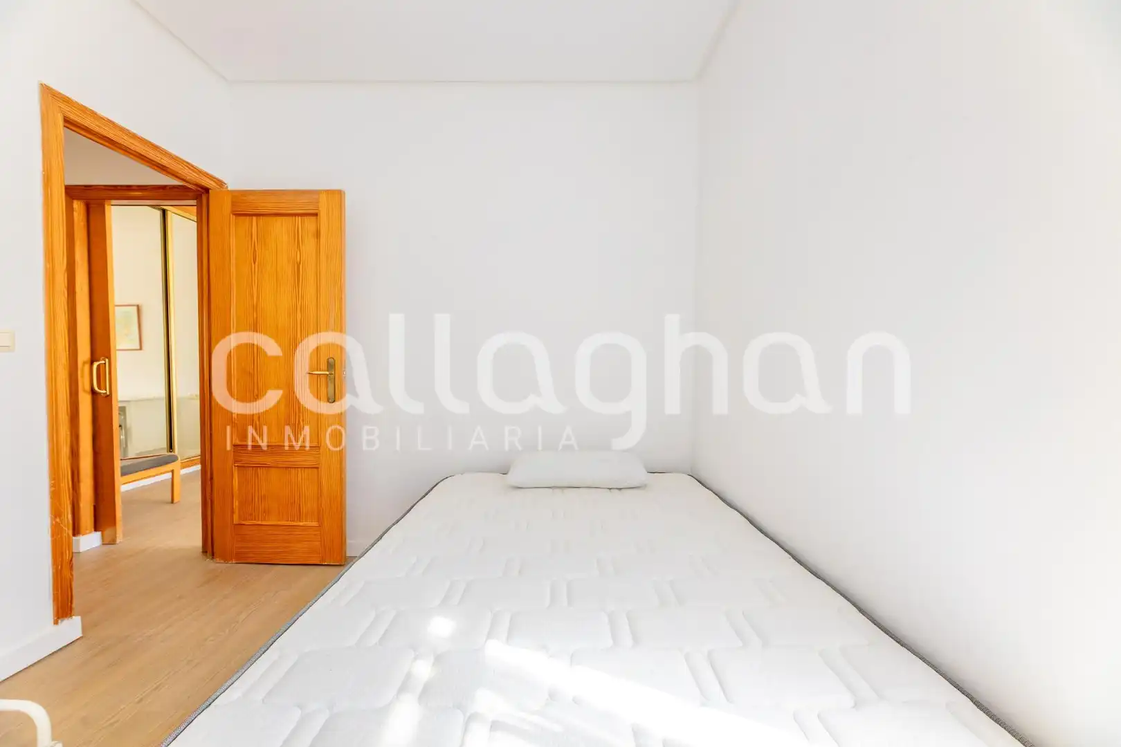 Schlafzimmer von Wohnung zur Miete in Valencia mit Klimaanlage, Abstellraum und Möbliert
