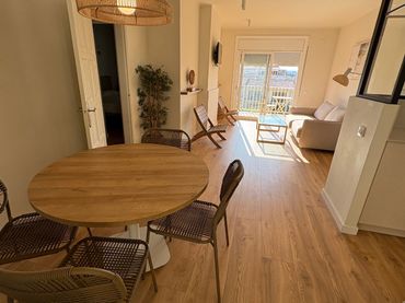 Apartment with balcony for sale in Carrer Branchs