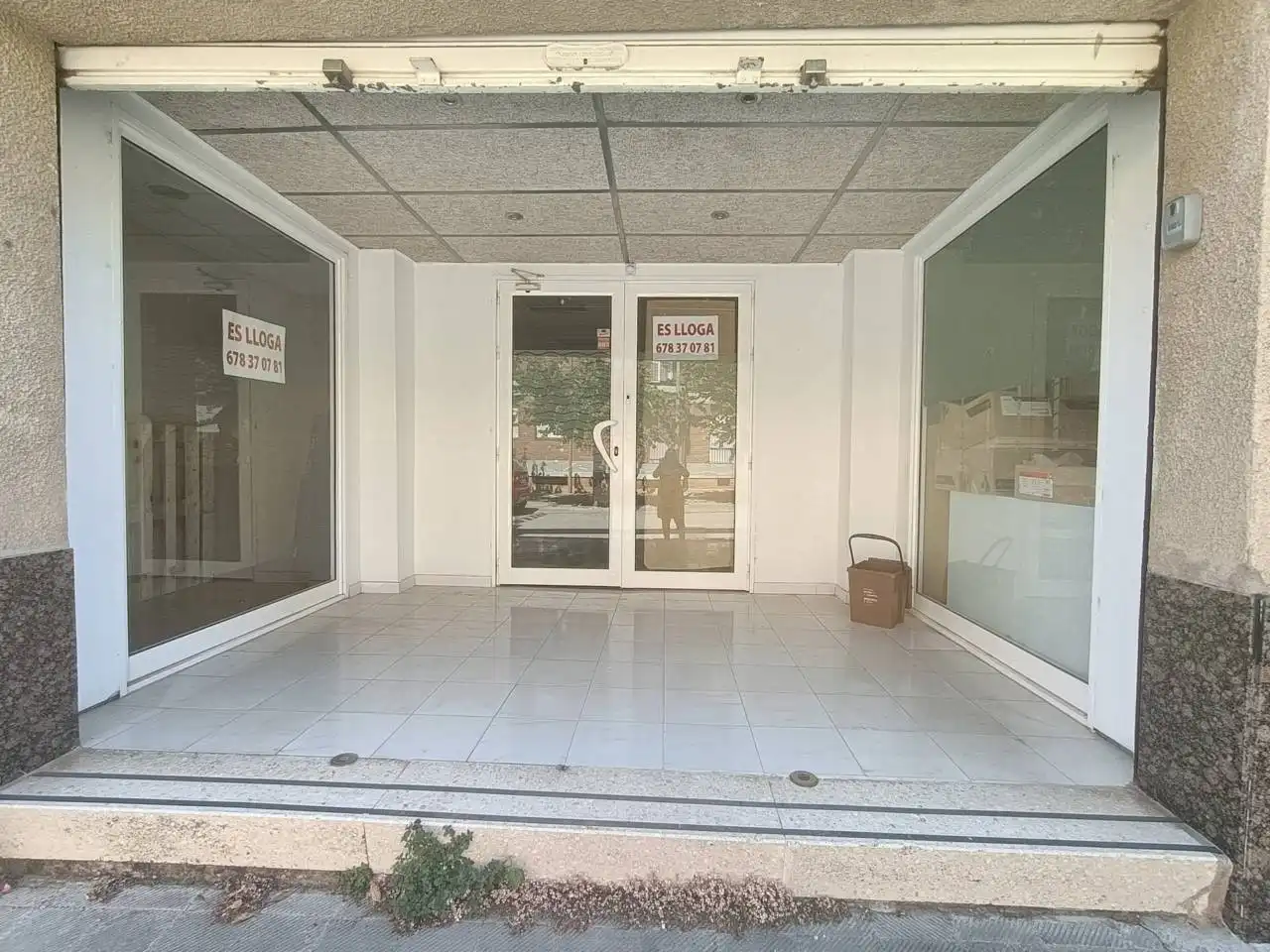 Local comercial de lloguer a Calle Mossèn Miró 24