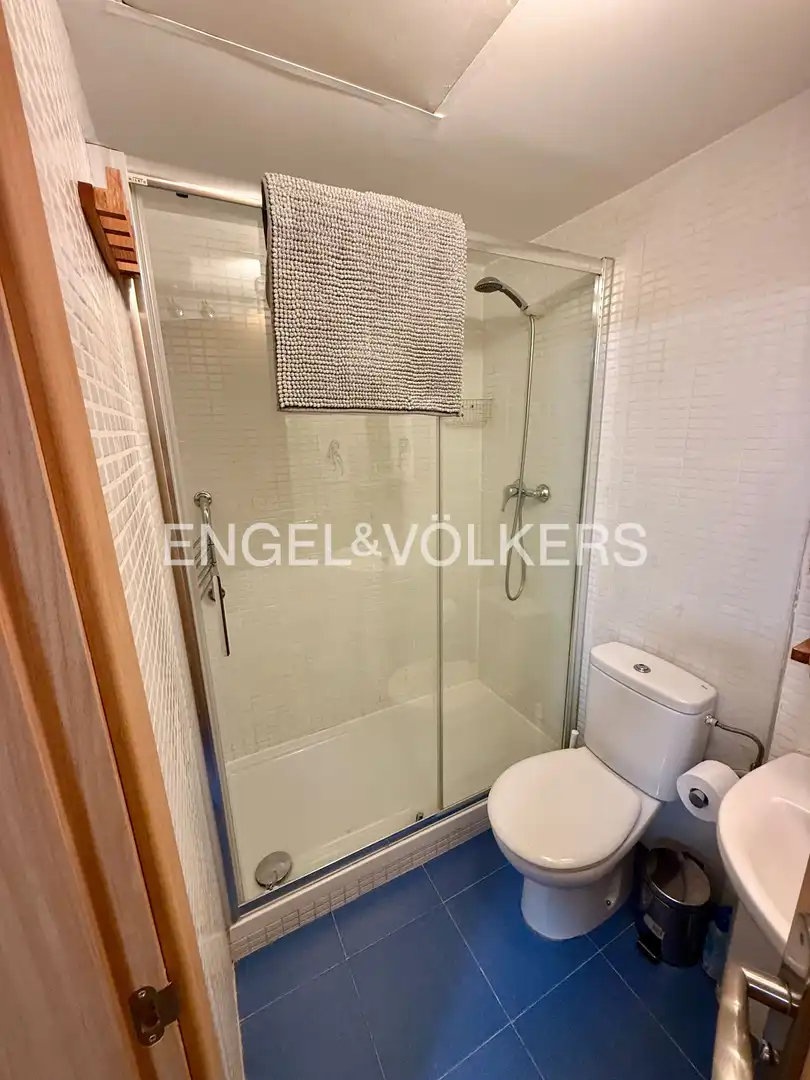 Badezimmer von Maisonette zur Miete in Madrid mit Klimaanlage, Heizung und Privatgarten