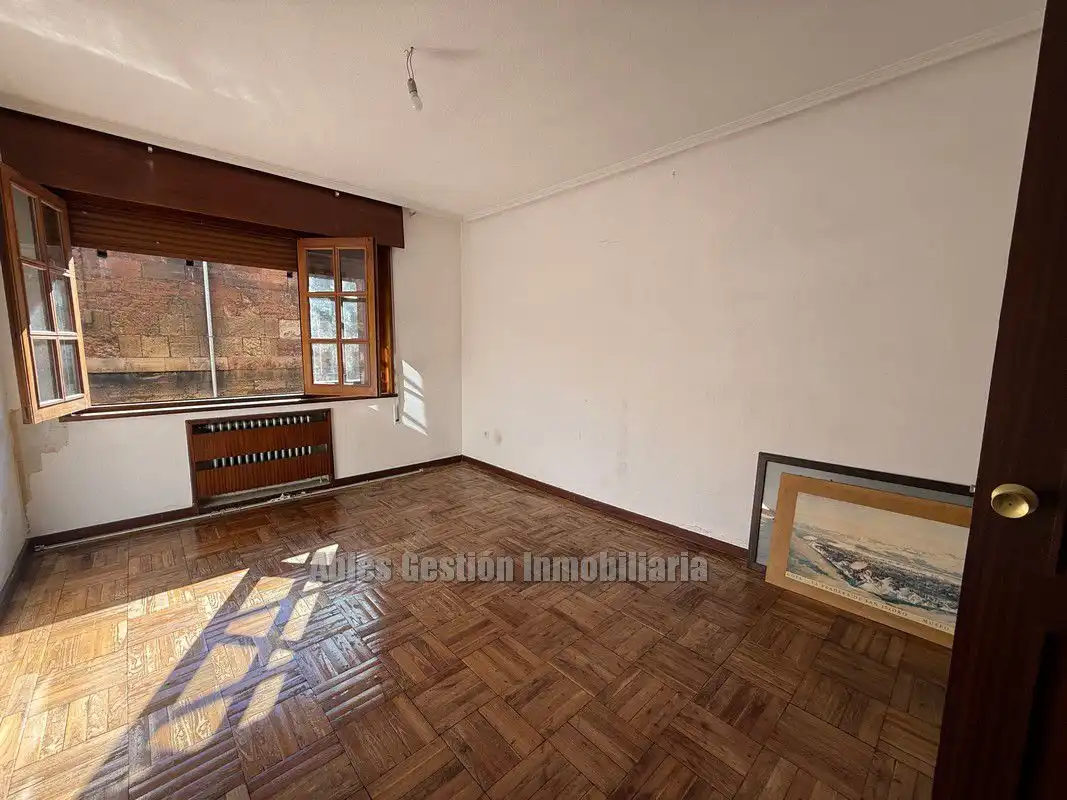 Wohnung zur Miete in Oviedo  mit Heizung, Parkett und Abstellraum