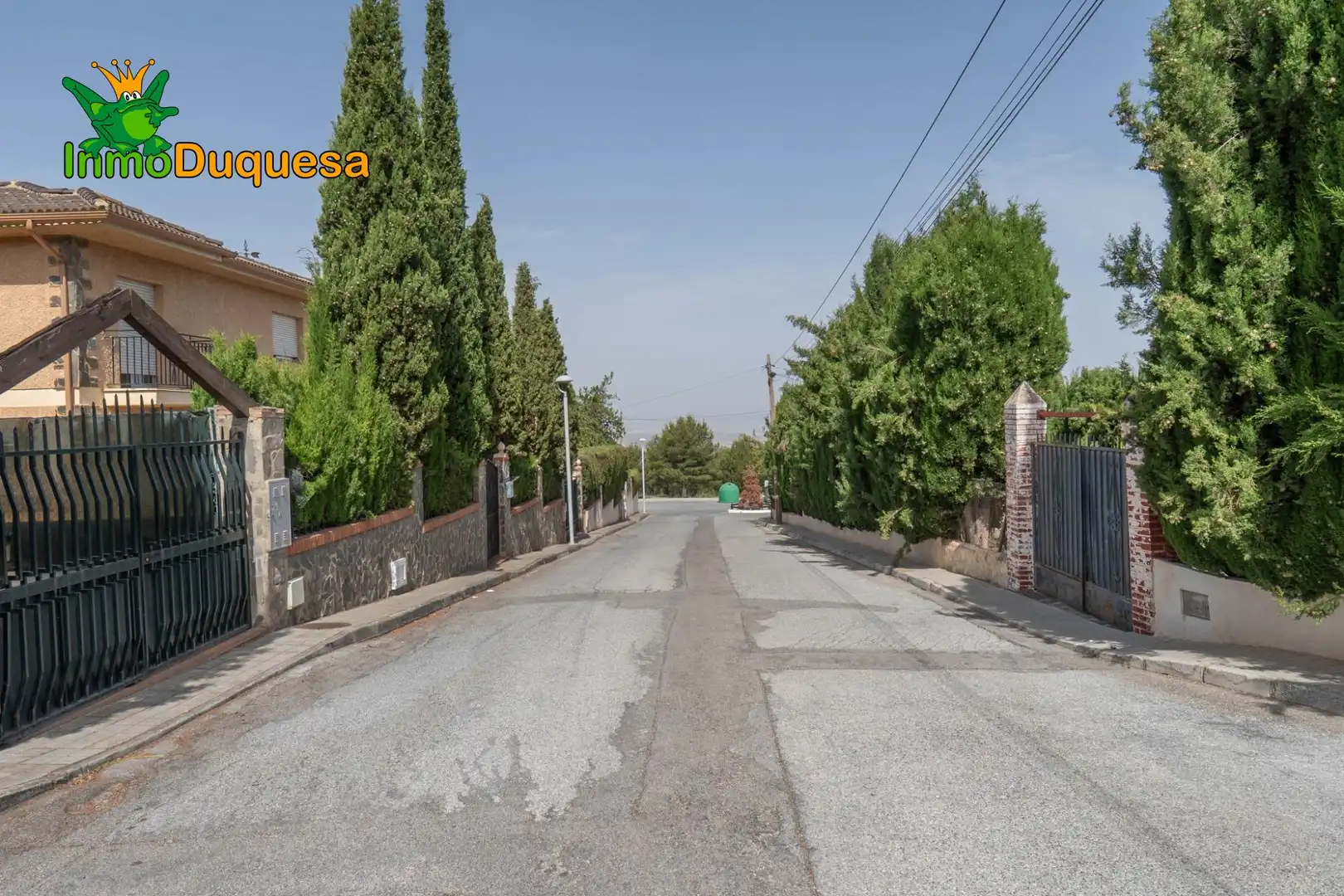 Vista exterior de Casa o xalet en venda en La Zubia amb Calefacció, Jardí privat i Terrassa