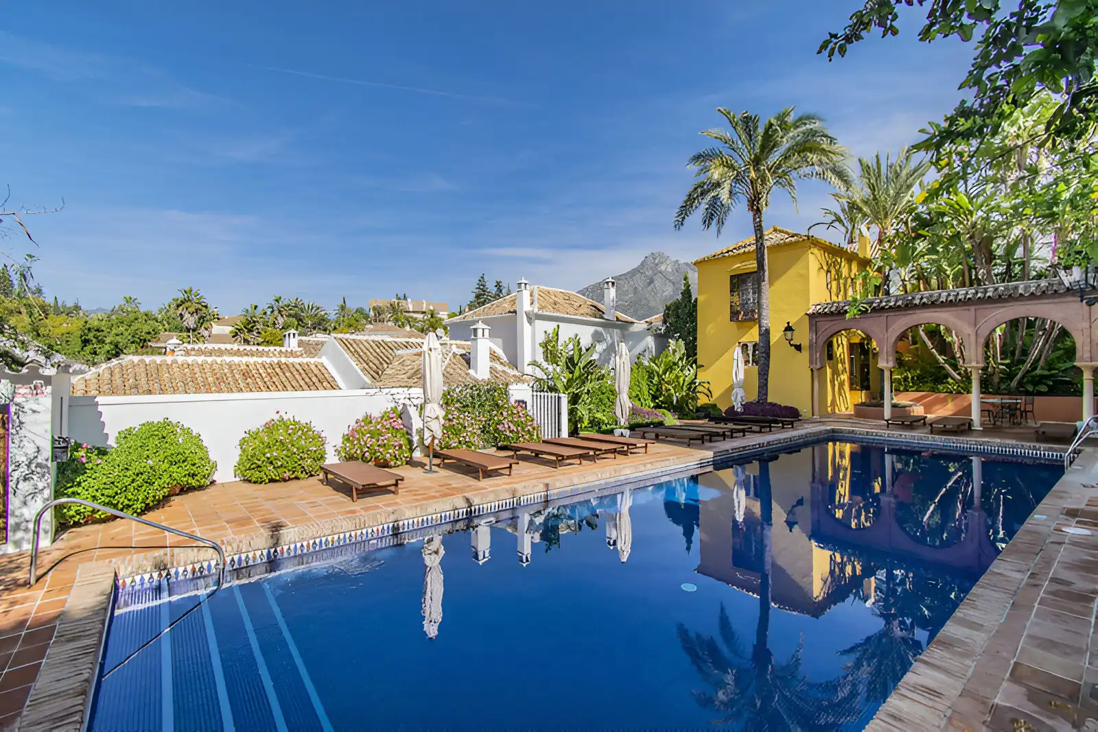 Adosado con piscina en venta en Milla de Oro