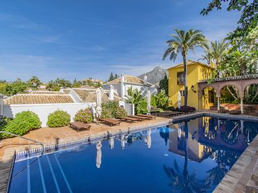 Adosado con piscina en venta en Milla de Oro