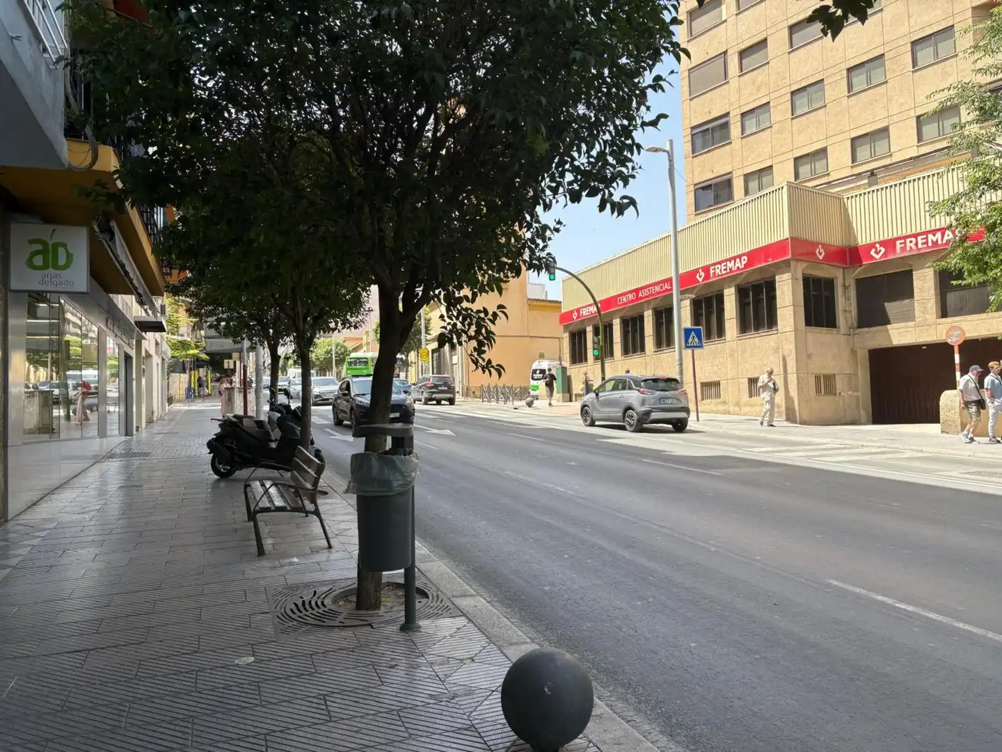 Vista exterior de Local en venta en Jaén