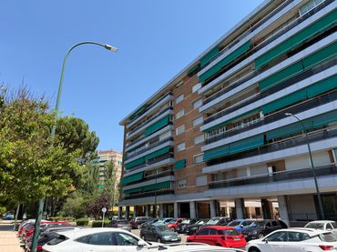 Piso con balcón en venta en Calle Mariano García Abril 4