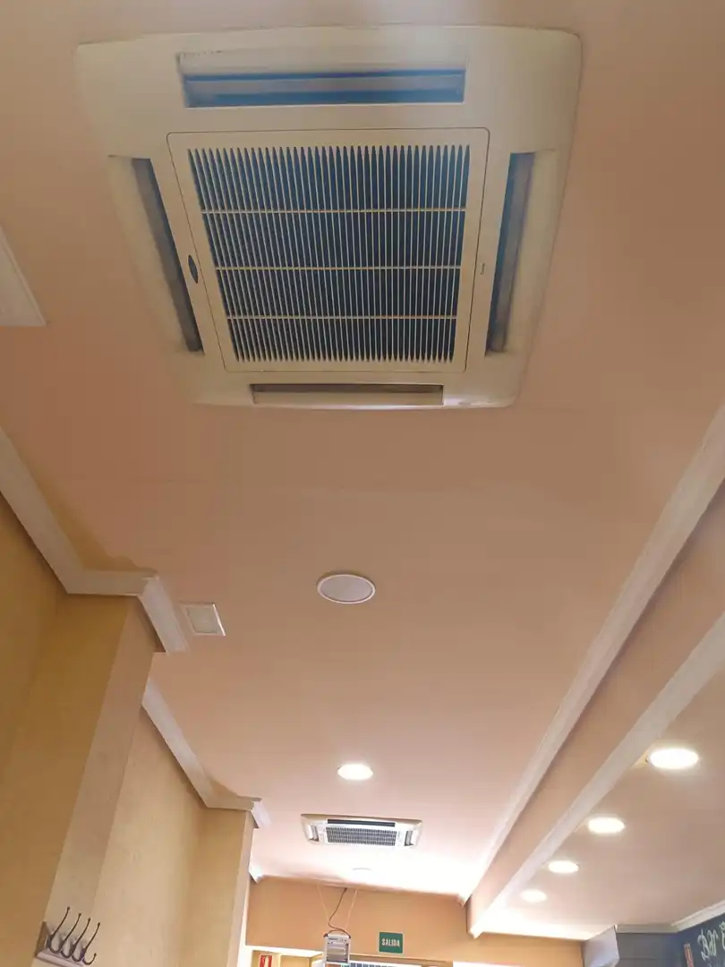 Local en venta en Zaragoza con Aire acondicionado