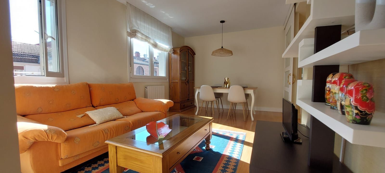 Sala d'estar de Pis de lloguer en Bilbao  amb Calefacció i Moblat