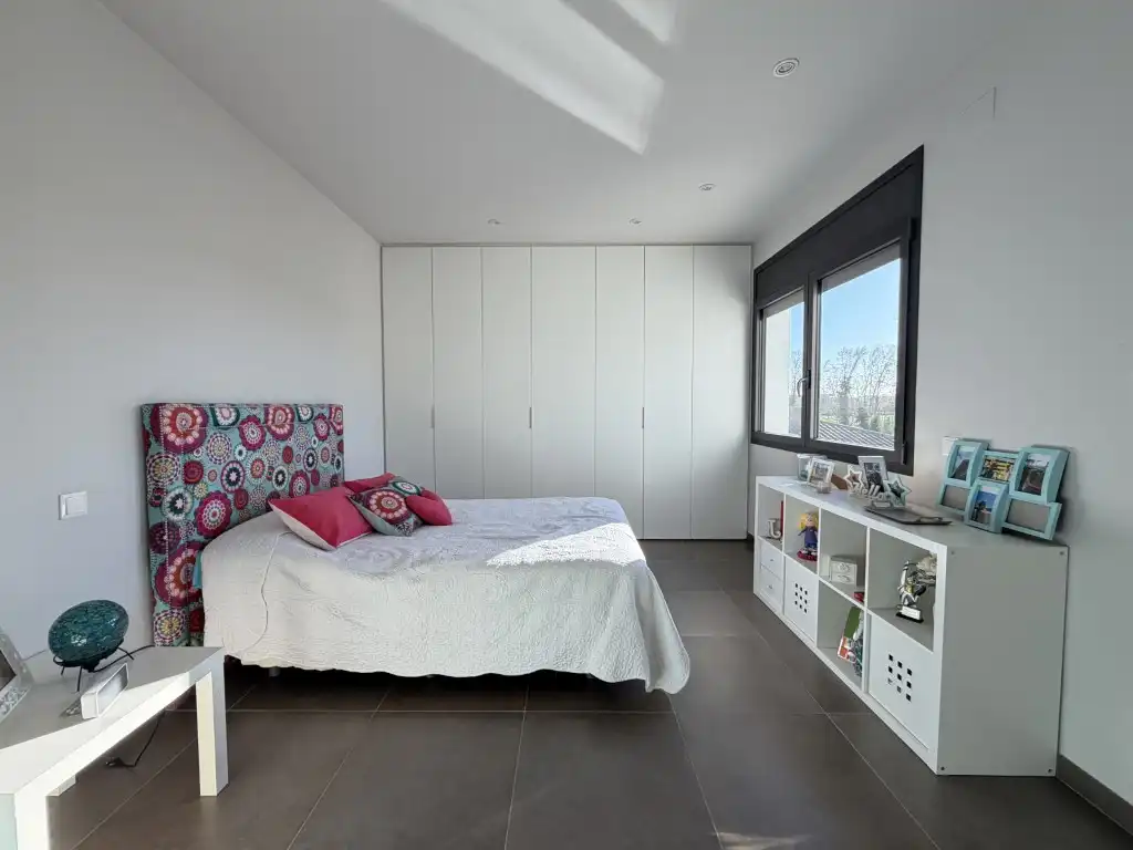 Habitación de Casa o chalet en venta en Cornellà del Terri con Jardín privado, Terraza y Piscina