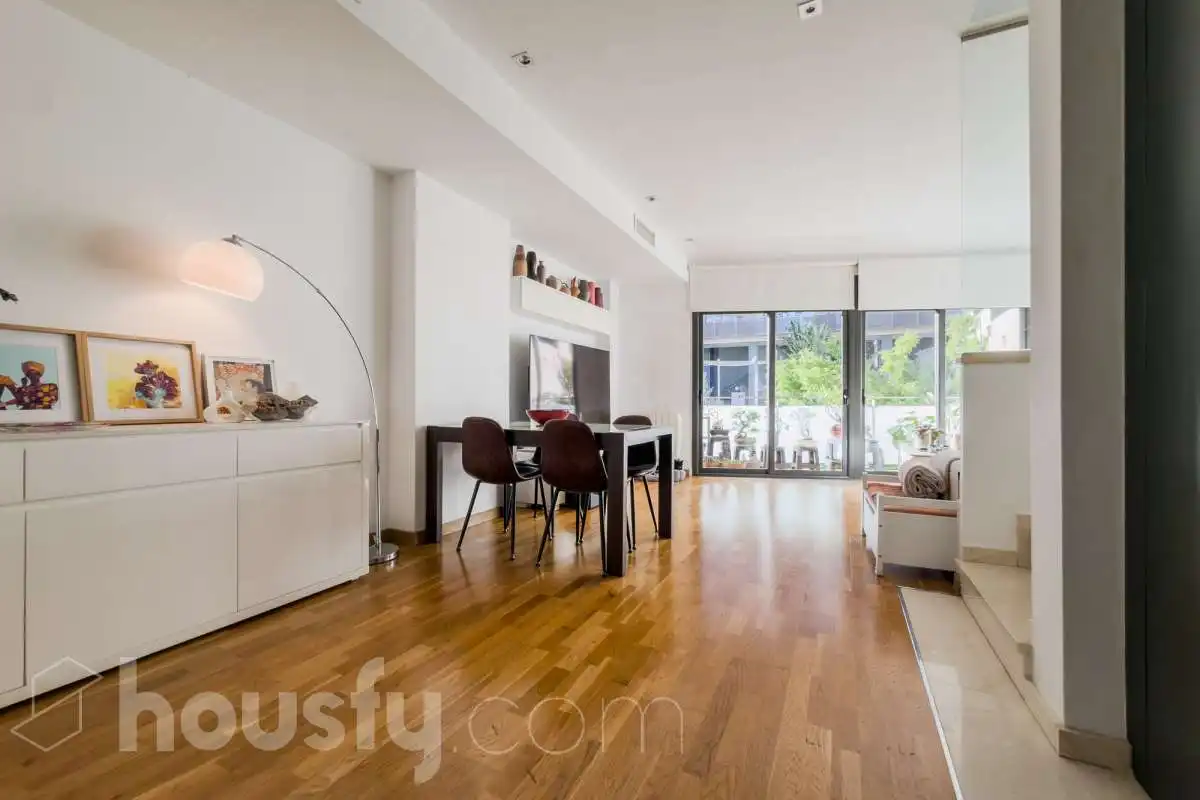 Sala de estar de Casa o chalet en venta en Barcelona con Aire acondicionado, Calefacción y Jardín privado