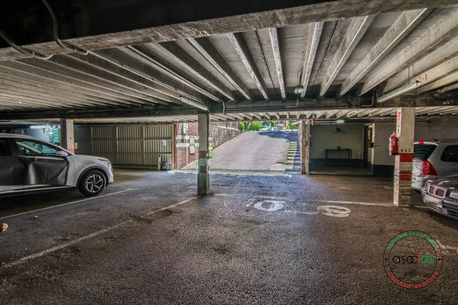Parking de Piso en venta en Gijón  con Calefacción y Jardín privado