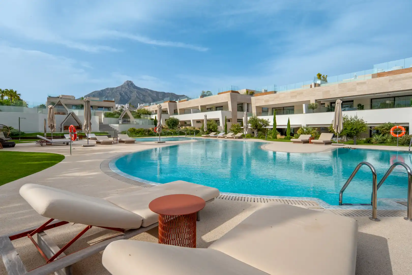 Piscina de Planta baixa en venda en Marbella amb Aire condicionat, Calefacció i Terrassa