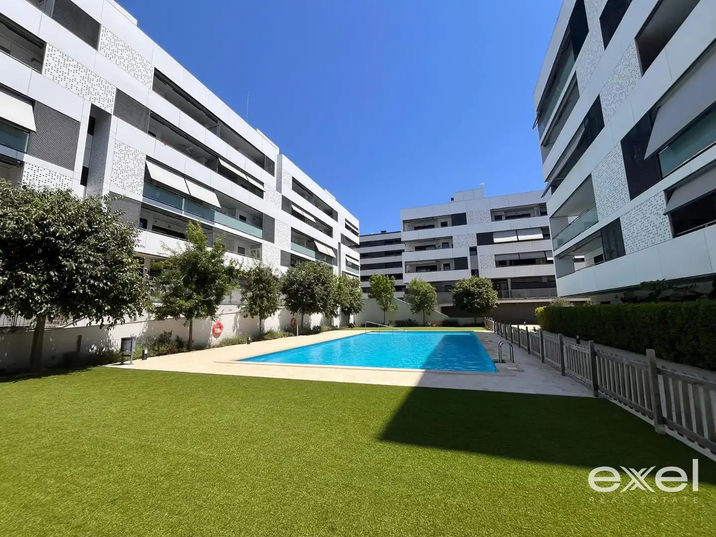 Piscina de Piso en venta en Sant Just Desvern con Aire acondicionado, Calefacción y Terraza